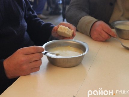 Наїстися за 8 гривень: як харчуються пацієнти обласної психлікарні