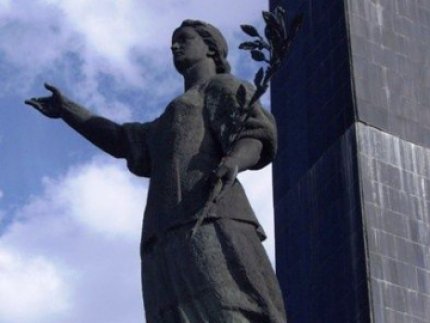 Невідомий пам'ятник Лесі Українці у Луцьку. ФОТО