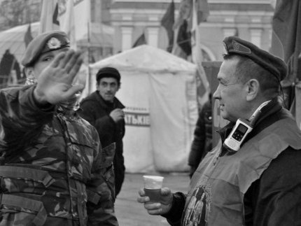 Хто і від кого охороняє Євромайдан?