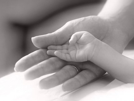 Дитячі рани і мамині муки: що заважає вилікувати скалічене в лікарні немовля?
