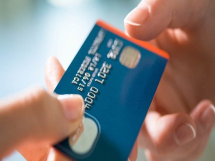 Кредитна картка та кредит онлайн: що спільного й в чому різниця*