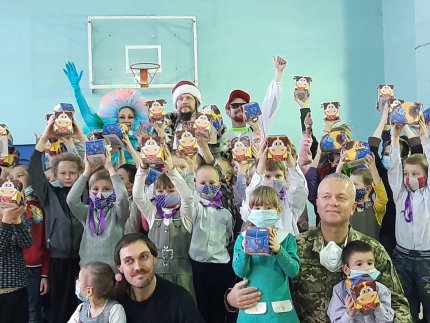Святкове диво: «АТБ» допомагає тисячам українських родин потішити дитину в день святого Миколая*