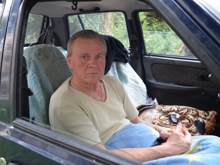 «Найкращий в світі дядя Жора»: історія лучанина, який живе у машині 