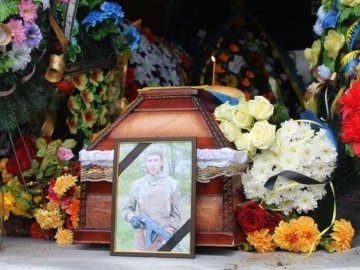 Волинського військового, який загинув на сході, поховали у рідному селі. ФОТО
