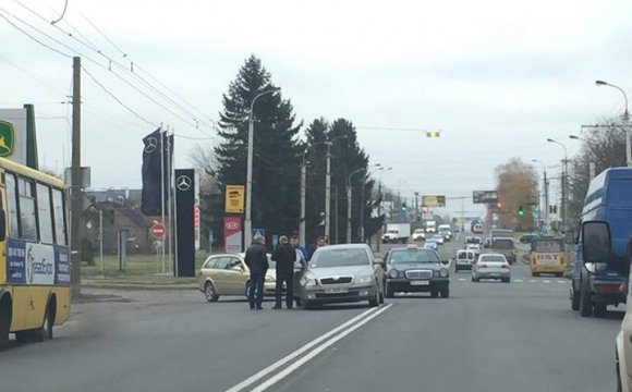 У Луцьку – подвійна аварія. ФОТО