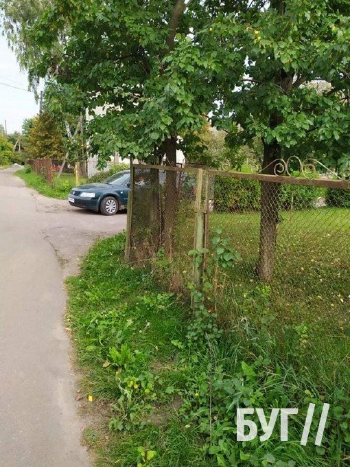 На Волині батьки змушені за власні кошти ремонтувати майданчик у дитсадку На Волині батьки змушені за власні кошти ремонтувати майданчик у дитсадку