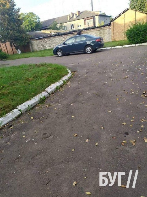 На Волині батьки змушені за власні кошти ремонтувати майданчик у дитсадку На Волині батьки змушені за власні кошти ремонтувати майданчик у дитсадку