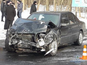 Масштабна аварія на Вінничині: зіткнулися 4 легковики й «швидка». ФОТО