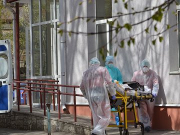 В Україні –  12 496 нових хворих на коронавірус за добу і 256 смертей