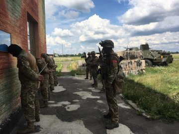Знищення диверсійної групи та заручники: у Луцьку завершились навчання силовиків