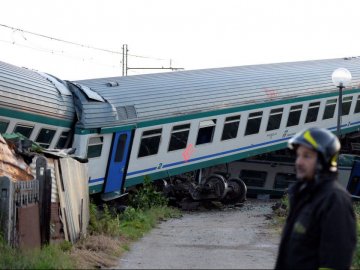 В Італії потяг в’їхав у вантажівку: є загиблі і травмовані
