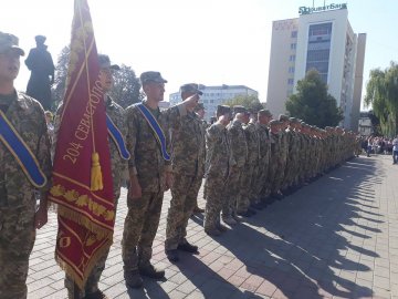 У Луцьку зустрічають севастопольську бригаду. ФОТО