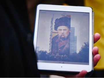 У Харкові на будинку малюють найбільший портрет Шевченка. ФОТО