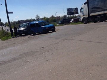Аварія на Волині: на швидкості перевернувся автомобіль. ФОТО