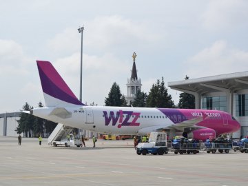 Wizz Air вводить оплату на ручну поклажу у літаках