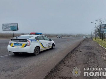 На Миколаївщині водій вцілів після зіткнення з деревом, але одразу загинув під колесами іншого авто