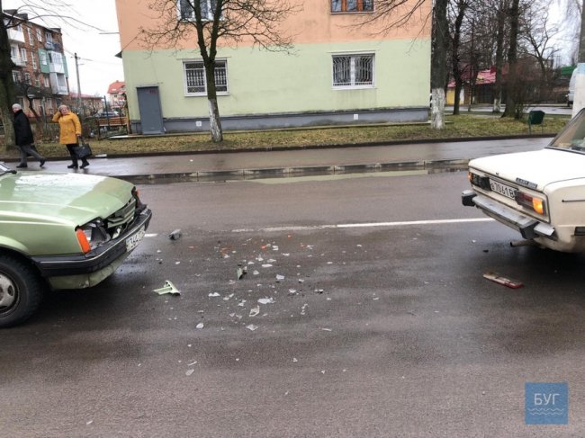У Нововолинську – аварія за участі трьох автівок. ФОТО