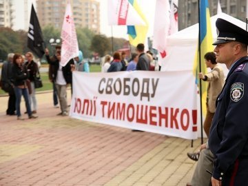 Як опозиція мітингує під Волинською ОДА. ФОТО