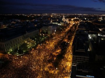 В Іспанії - сутички демонстрантів і поліції. ФОТО