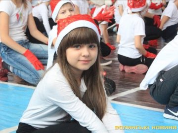 Сотні маленьких «миколайчиків» взяли участь у святковому флешмобі в Луцьку. ФОТО. ВІДЕО