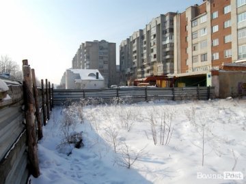 Будівництво поруч будинком на проспекті Соборності, 20 «заморозили»