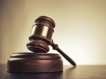 «Бурштинова справа»: суд запроторив за ґрати помічницю нардепа