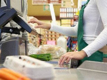 В Україні запустять сервіс зняття готівки на касах супермаркетів