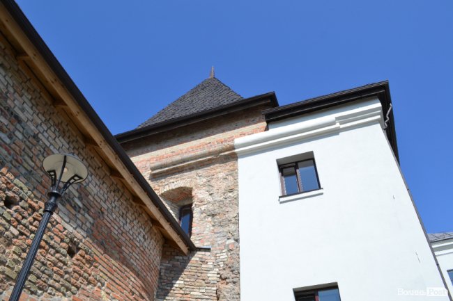 Реставрація вежі Чорторийських у Луцьку – на завершальній стадії: який вигляд вона має та чим дивуватиме. ФОТО 