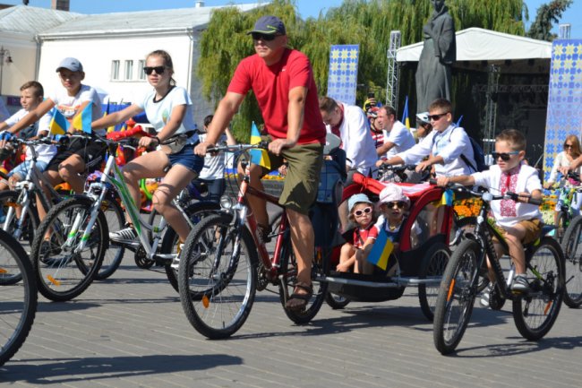 У Луцьку відбувся велопробіг до Дня Незалежності. ФОТО