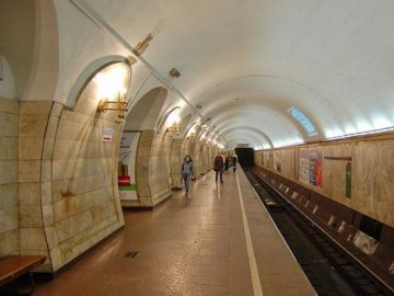 У Києві горить станція метро
