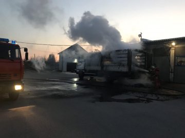На Рівненщині палала вантажівка з вугіллям. ФОТО
