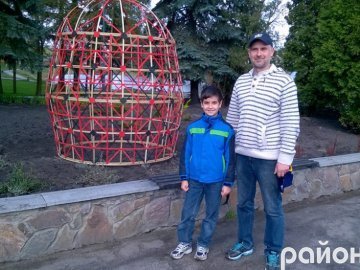 У Рожищі встановили найбільшу в Україні писанку з дерева