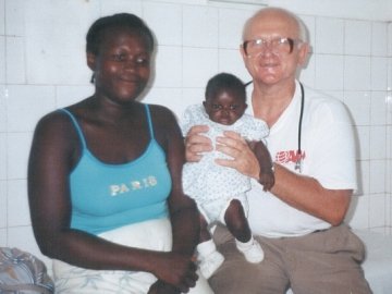 Лікар із Рожища 10 років рятував африканців. ФОТО