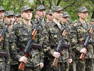 На українську армію з бюджету виділять більше п'яти мільярдів гривень