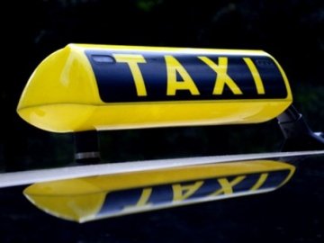 Житель Нововолинська кинувся на таксиста з ножем