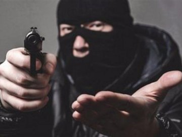 У Луцьку невідомі в масках та з пістолетом пограбували гральний заклад: поліція проводить спецоперацію