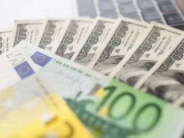 Долар і євро продовжують падіння: курс валют у Луцьку на 15 травня