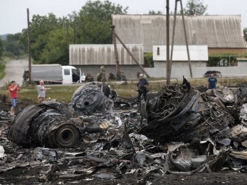 «Боїнг 777» впав над Донбасом після ракетного удару