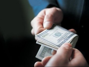 На Вінничині депутата облради затримали на хабарі у 300 доларів