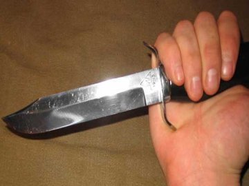 На Волині посадять злочинця, що погрожував слідчому ножем