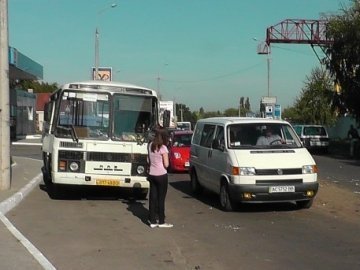 У Луцьку зіткнулися автобус і легковик. ФОТО