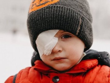 Маленький волинянин може втратити око через нещасний випадок: збирають кошти на операцію