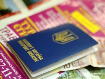 Для виїзду за кордон дитині теж необхідний закордонний паспорт. Поради. ВІДЕО