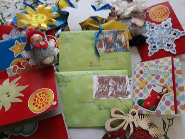 Школярі з Волині відправили подарунки дітям на Схід. ФОТО