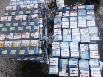 Прикордонники виявили 3 тисячі пачок сигарет неподалік від лінії кордону
