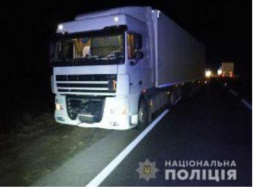 На дорозі Київ-Ковель вантажівка на смерть збила велосипедиста