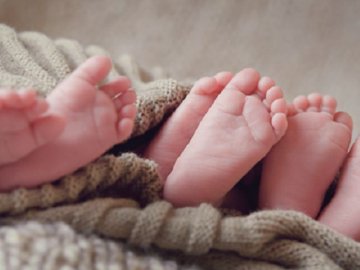 Лучанка, що першою народила трійню у перинатальному центрі, отримає 30 тисяч допомоги
