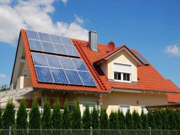 Сонячні панелі: переваги домашньої електростанції*