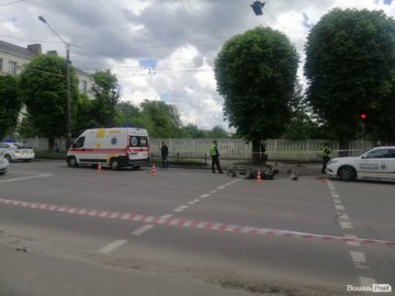 У мотоцикліста, що потрапив в аварію біля відділку поліції у Луцьку, – відкритий перелом 