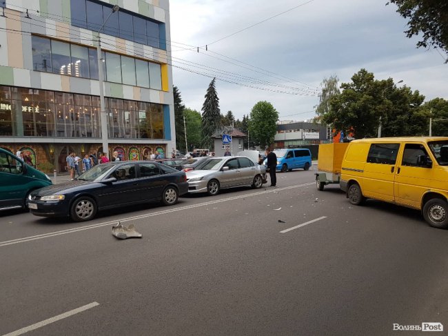 У Луцьку – аварія за участю трьох авто. ФОТО